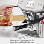 Sage - The Barista Touch Impress - Kaffeemaschine mit automatischer Milchaufschäumung, integriertem Mahlwerk & Cold Brew-Funktion - Intelligente Dosierung, assistiertes Tampern - Gebürsteter Edelstahl