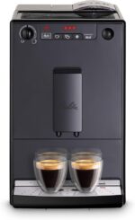 Melitta Solo - Kaffeevollautomat mit höhenverstellbarem Auslauf, kleine Kaffeemaschine mit abnehmbarem Wassertank, für z. B. Espresso oder Café Crème, pure black