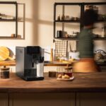 Cecotec Cremmaet Latte Touch Kaffeevollautomat, 19 bar, Thermoblock, 12 Getränke, 4 Profile, Wasser 1,1 l und 400 ml Milch, TFT-Display, konische Mühle, automatische Reinigung, höhenverstellbar