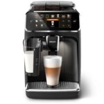 Philips Serie 5500 Kaffeevollautomat – LatteGo Milchsystem, 20 heiße und kalte Kaffeespezialitäten, 40% leiser mit SilentBrew, QuickStart, Schwarz/Grau (EP5544/50)
