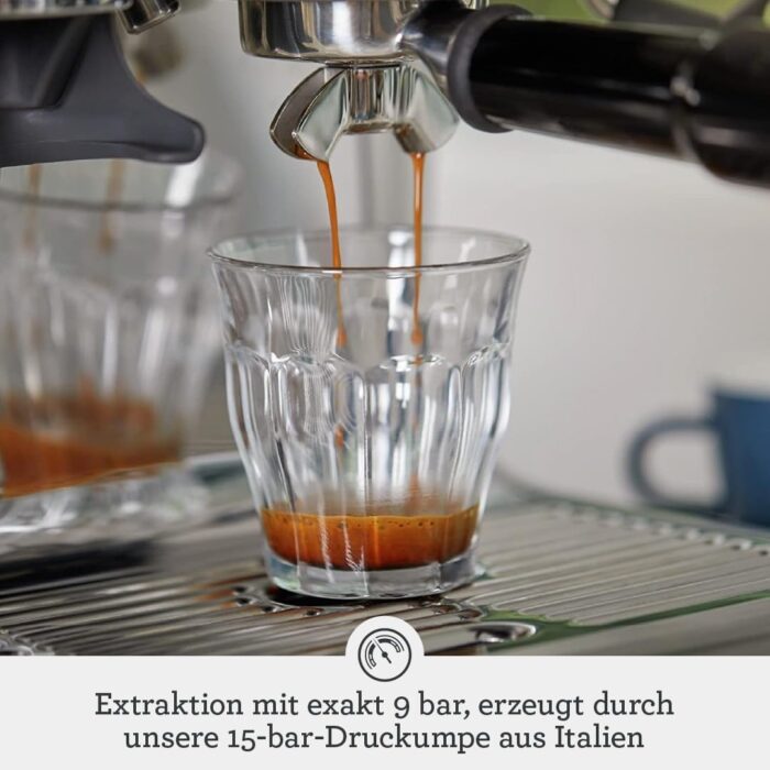 Sage - The Barista Express - Kaffeemaschine mit manuellem Milchaufschäumer & Mahlwerk - Automatisches Mahlen, individueller Milchschaum - Schwarzer Sesam, Milchkännchen
