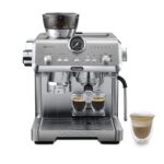 De’Longhi La Specialista Touch - Perfetto Siebträgermaschine Espressomaschine mit Mahlwerk, 10 Getränke, Cold Brew, automatische und manuelle Milchaufschäumung, Touchscreen, Metall (EC9455.M)