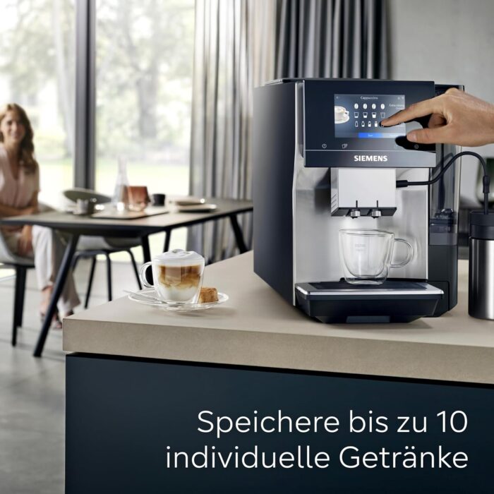 Siemens Kaffeevollautomat EQ700 classic, großes farbiges TFT-Display, 36 Heiß- und Kaltgetränke, Cold Brew, 10 Favoriten, 2-Tassen-Funktion, Steuerung per App, autom. Reinigungsystem, Silber, TP715E17