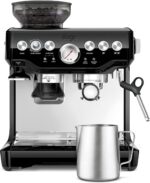 Sage - The Barista Express - Kaffeemaschine mit manuellem Milchaufschäumer & Mahlwerk - Automatisches Mahlen, individueller Milchschaum - Schwarzer Sesam, Milchkännchen
