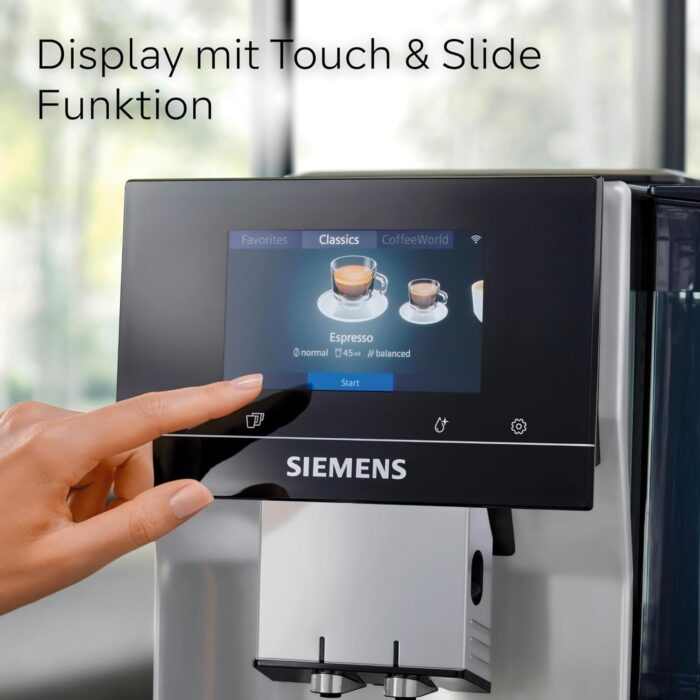 Siemens Kaffeevollautomat EQ700 classic, großes farbiges TFT-Display, 36 Heiß- und Kaltgetränke, Cold Brew, 10 Favoriten, 2-Tassen-Funktion, Steuerung per App, autom. Reinigungsystem, Silber, TP715E17